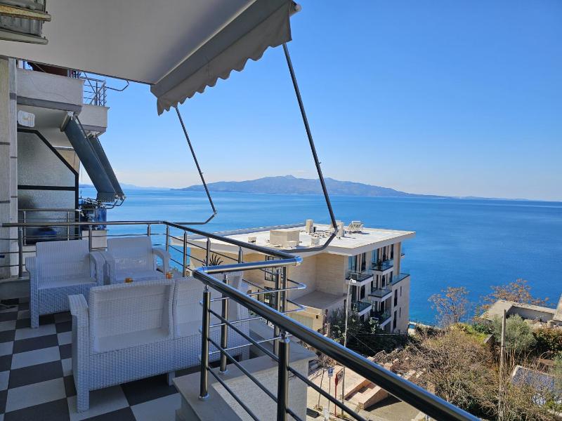 One-Bedroom Apartment with Balcony and Sea View image 2