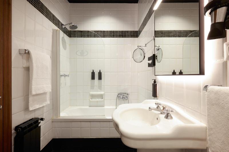 Quadruple Room image 3