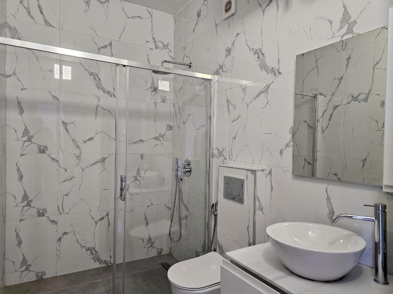 One-Bedroom Apartment with Sea View image 4