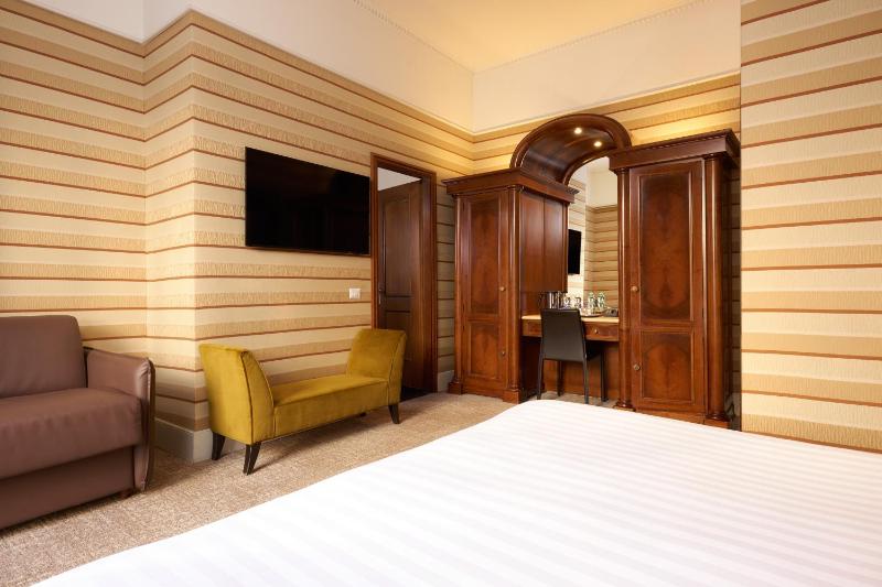 Quadruple Room image 2