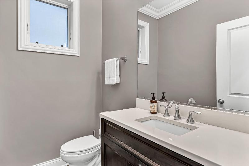 Elegant Condo-Steps from Wrigley Field 32 Nights condo - image 3