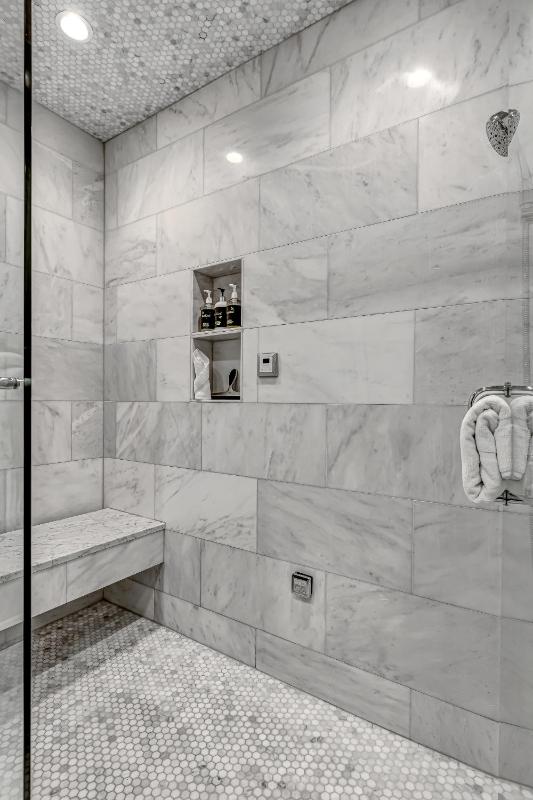 Elegant Condo-Steps from Wrigley Field 32 Nights condo - image 7