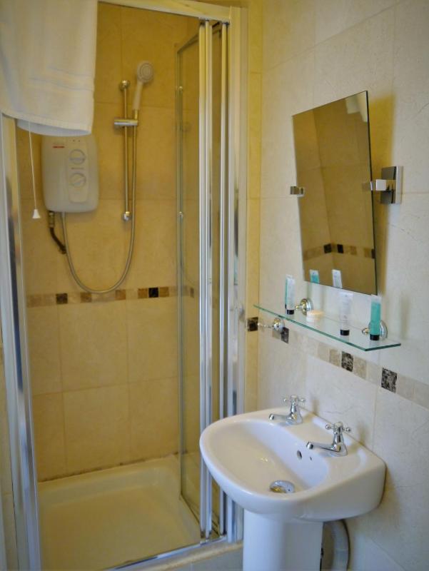 Budget Double Room image 3