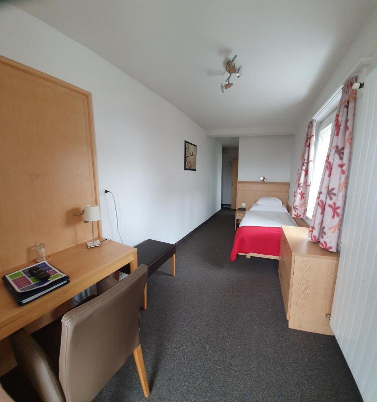Southern Single Room image 4