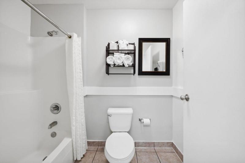 Double Room image 2