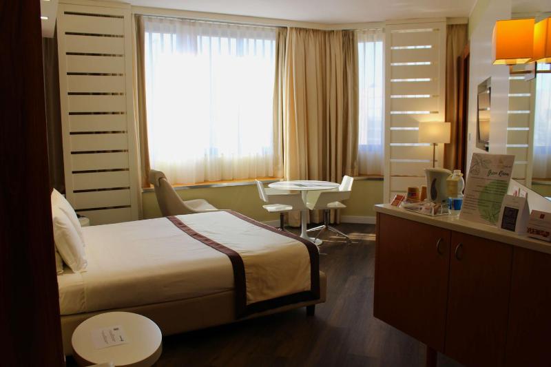 Deluxe Double Room with Car Charging Station image 1