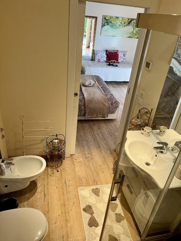 Large Double Room image 3