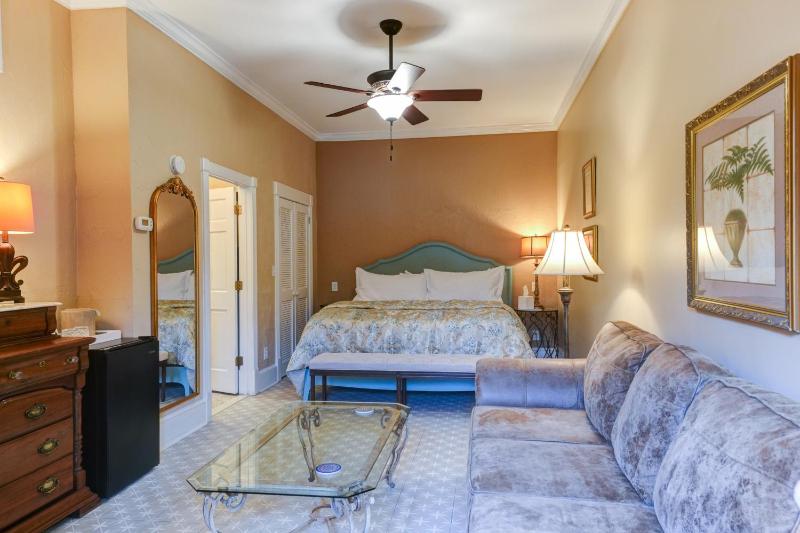 Standard King Room - Casa De Solana image 3