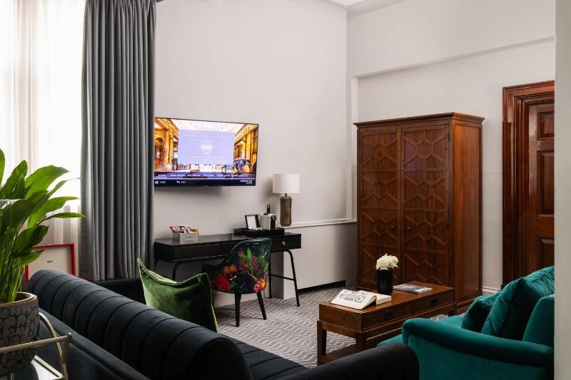 Suite with Two King Beds image 3
