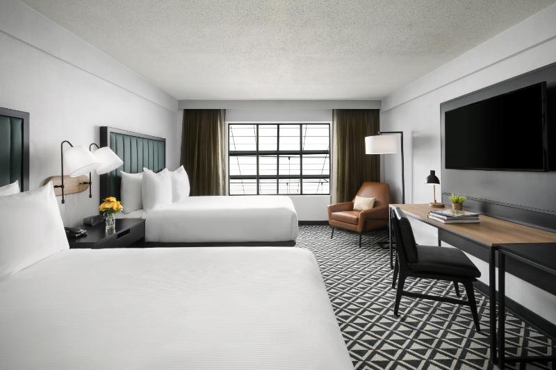 Queen Room with Two Queen Beds - Non-Smoking image 2