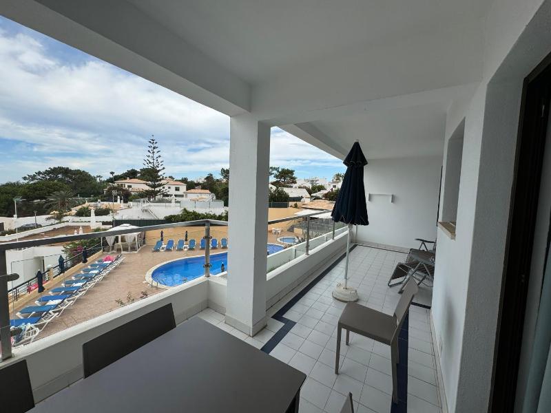 One-Bedroom Apartment with Balcony or Terrace image 2