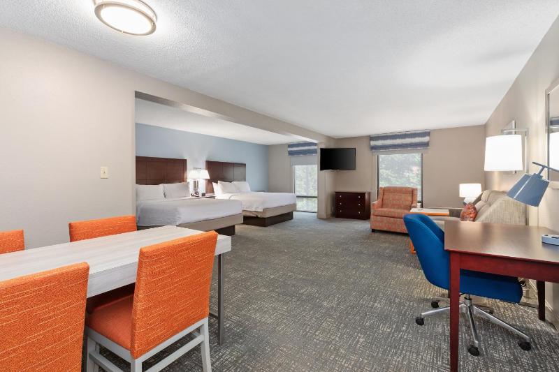 One-Bedroom Queen Suite with Two Queen Beds - Non-Smoking image 2