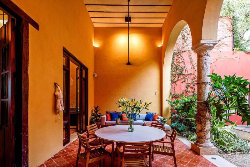 CASA EEB - 4BR Home Colonial Elegance Downtown Merida - image 16