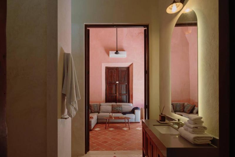 CASA EEB - 4BR Home Colonial Elegance Downtown Merida - image 4