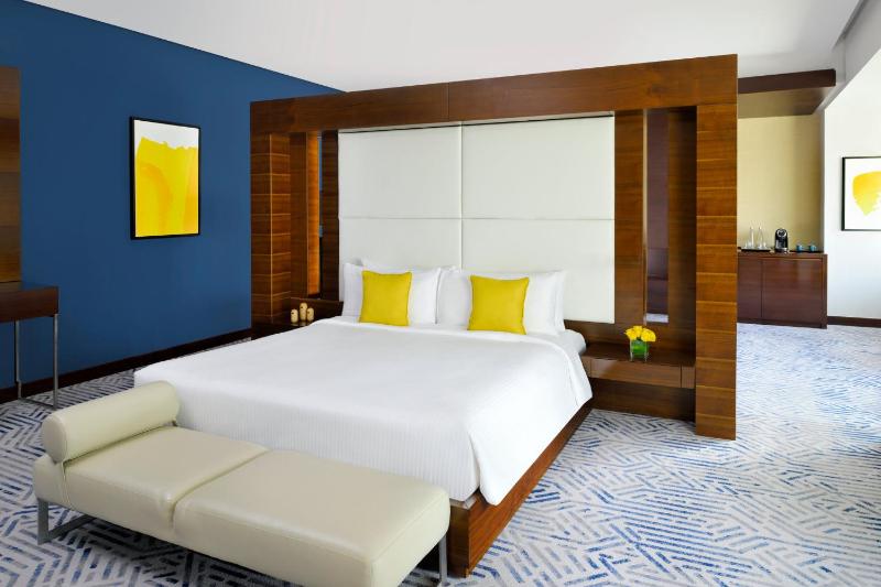 Junior King Suite image 3