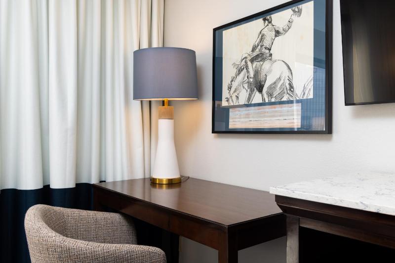 Junior King Suite with Kitchen and Tub - Mobility Accessible image 3