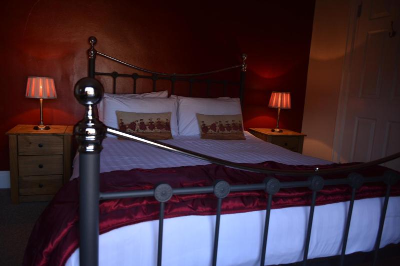 Large Double Room image 3