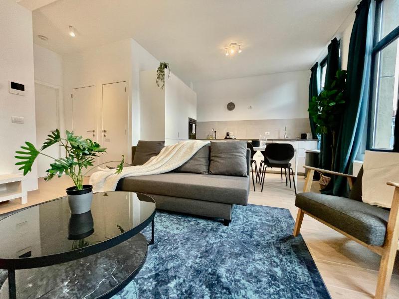 OneLuxStay near Fashion District - image 6