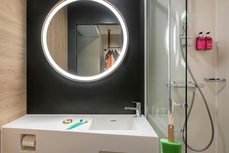 Moxy Connecting Sleeper image 2