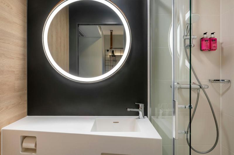 Moxy Connecting Sleeper image 3