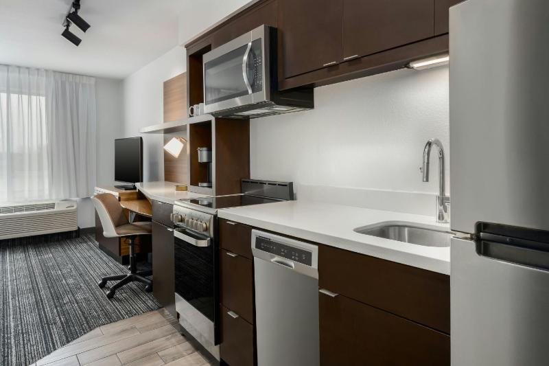 Queen Suite image 3