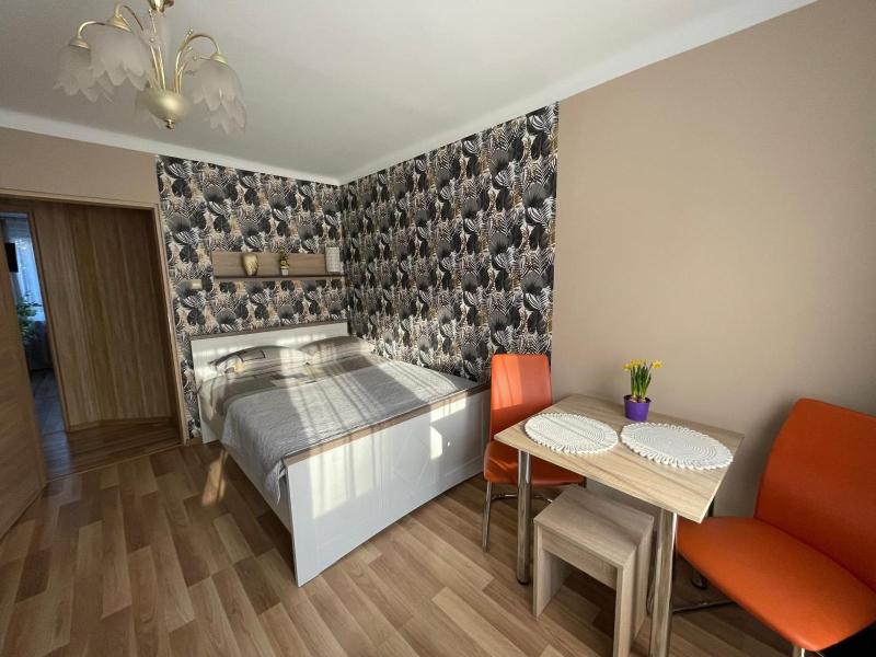 Family Room image 3