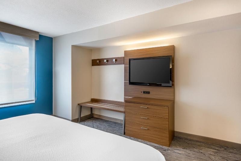 King Suite with Sofa Bed image 4