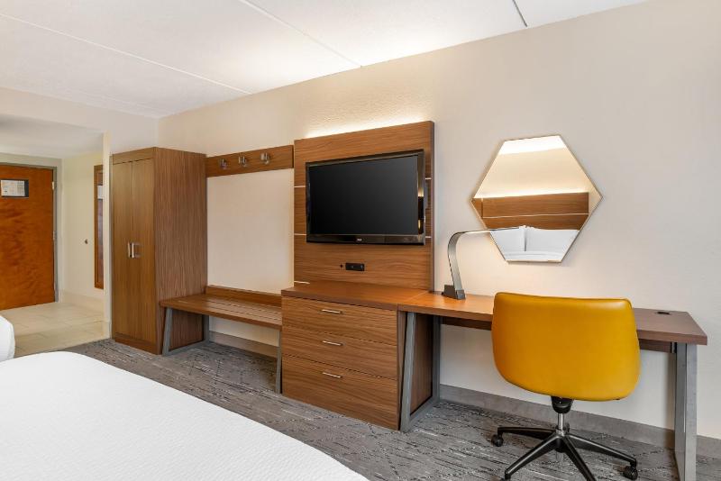 Standard Room with Two Queen Beds image 2