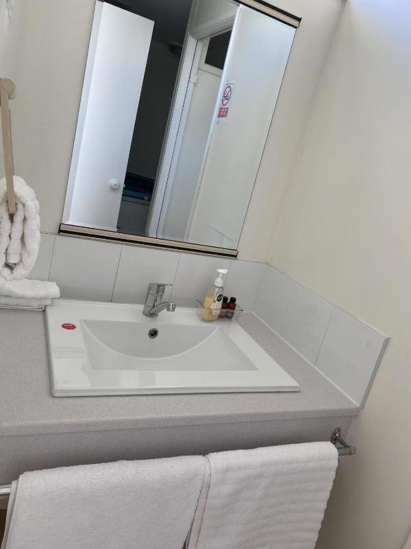 Malones Spa Motel - image 40