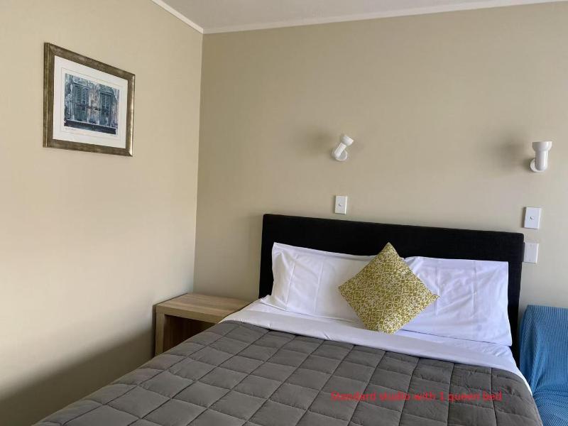Malones Spa Motel - image 2