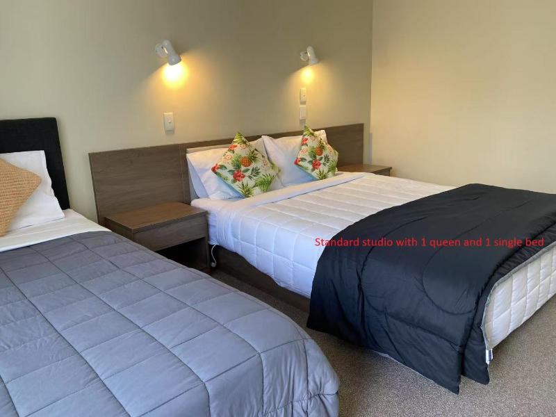 Malones Spa Motel - image 11