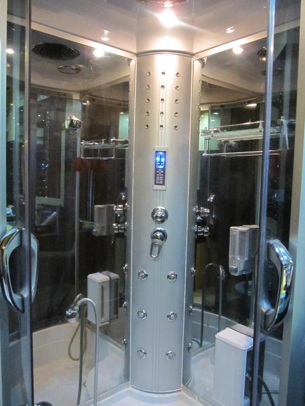Triplex jacuzzi apartment - image 13
