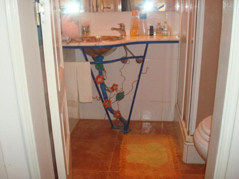 Two-Bedroom House image 4