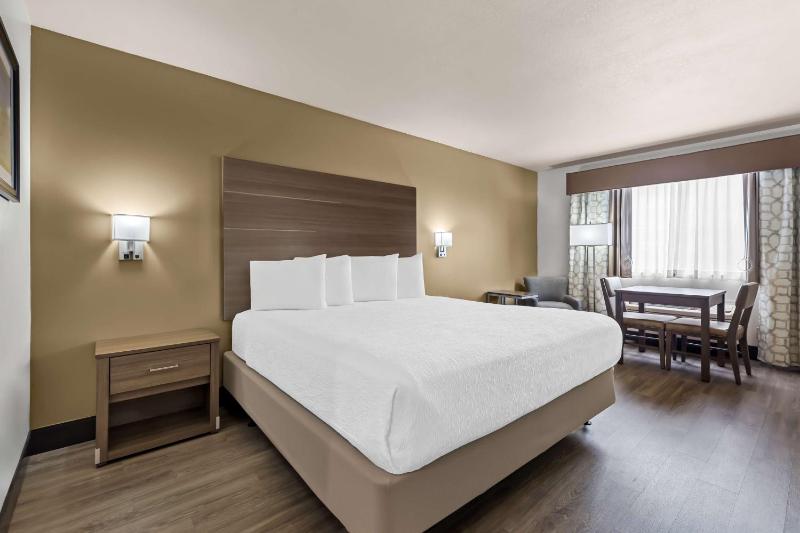 King Room with Bathtub - Disability Access/Non-Smoking image 2