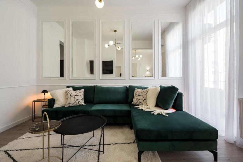 Elegant & Bright 2BR Condos - Steps from Old Town - image 4
