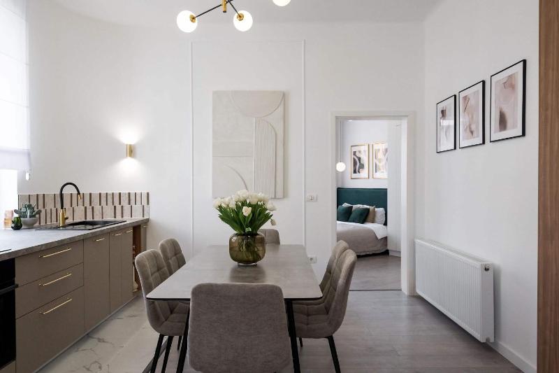 Elegant & Bright 2BR Condos - Steps from Old Town - image 2
