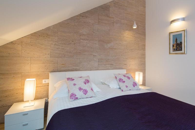 Deluxe Double Room with Sea View image 2