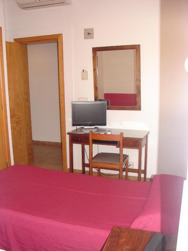 Single Room image 2