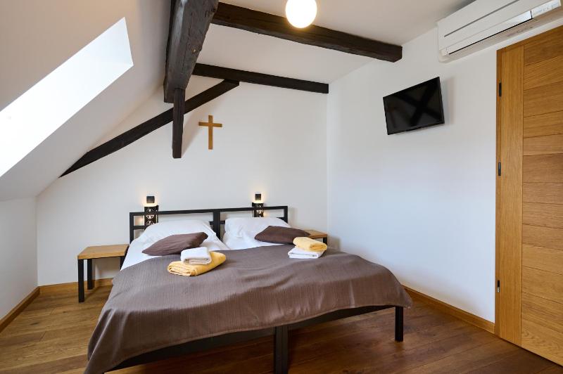 Double or Twin Room with Partial View image 2
