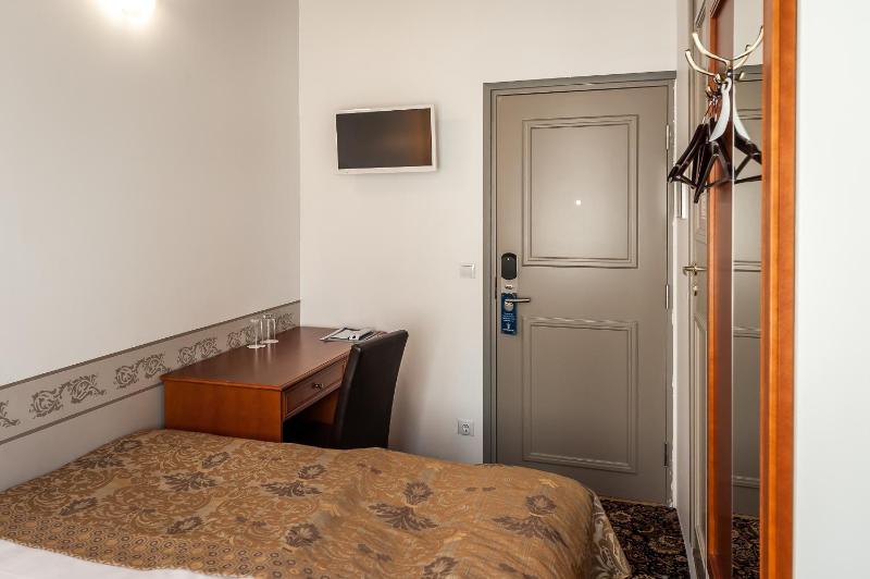 Small Single Room image 4