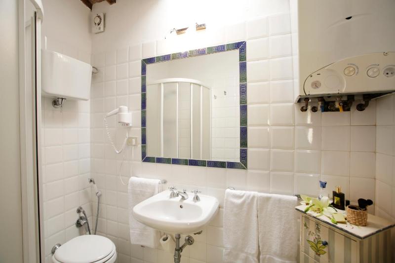 Essential Three-room Apartment image 2
