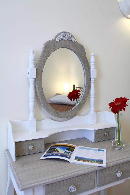 One-Bedroom Apartment image 3