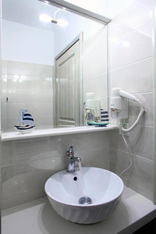 One-Bedroom Apartment image 2
