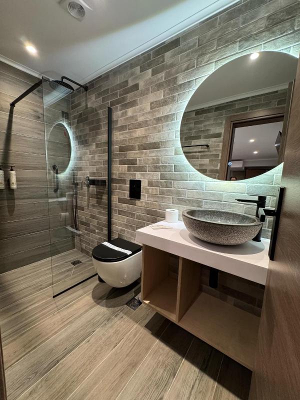 Double Room with Patio image 3