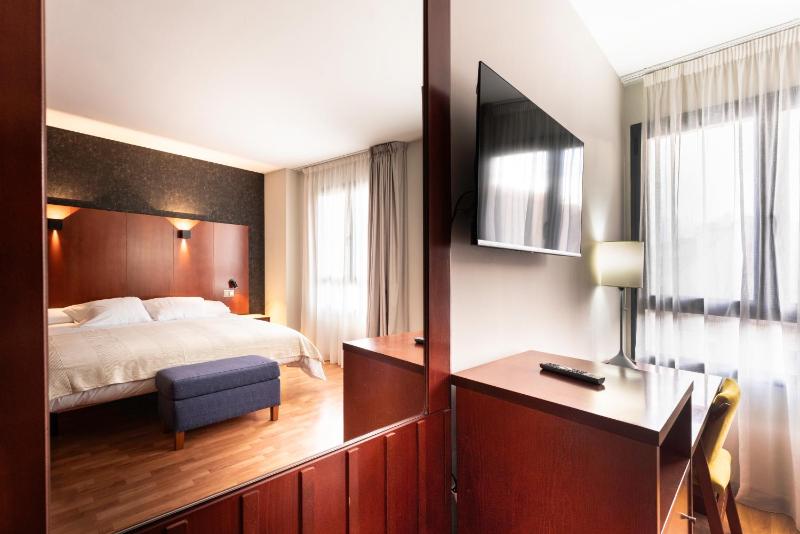 Superior Double Room image 4