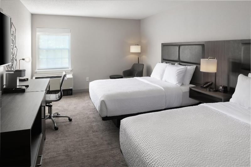 Standard Room with Two Queen Beds image 3