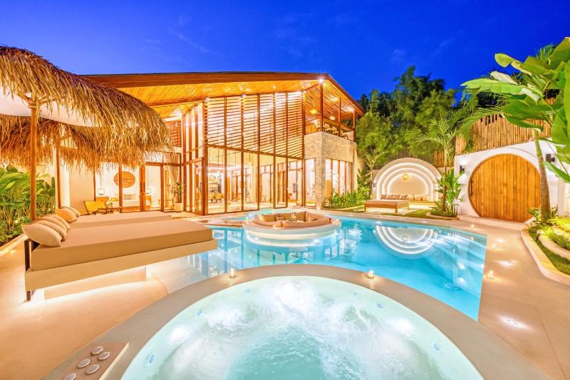 Villa Orlando - Brand New 9BR Jacuzzi Cinema - image 6