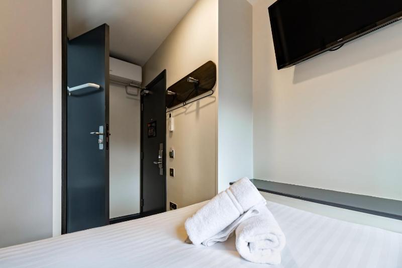 Economy Double Room image 3