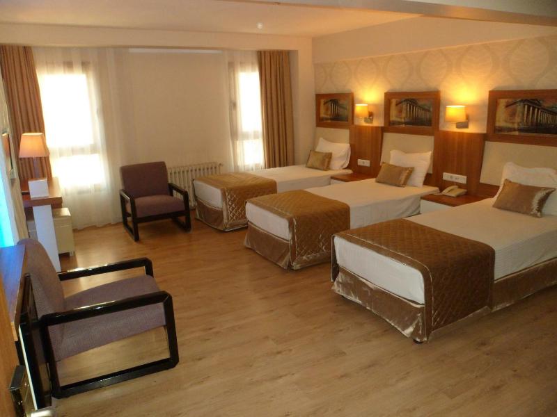 Triple Room image 3