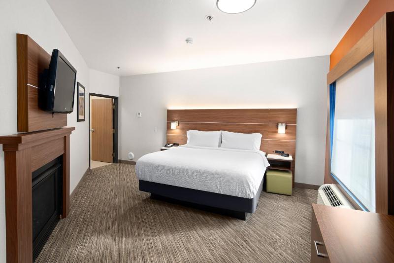 King Suite with Sofa Bed image 3